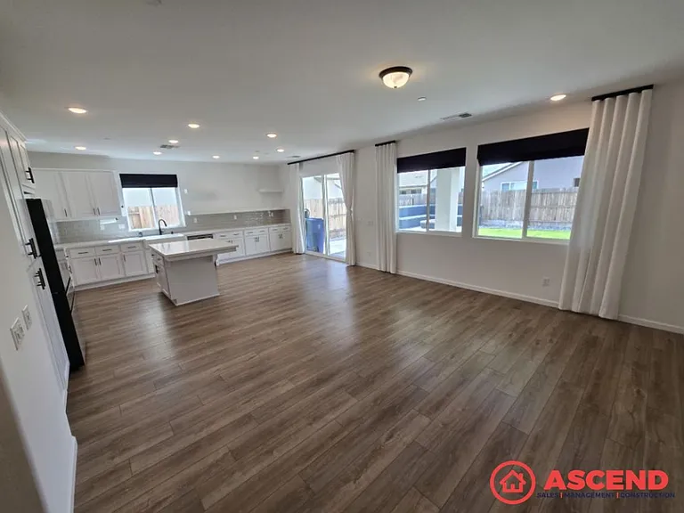 15811 Santa Clara Ct — Photo 3