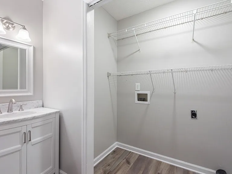1560 Pheasants Glen Dr — Photo 19