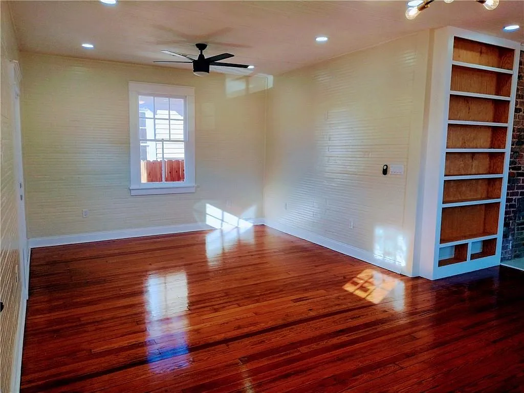 3 bed, 1250 sqft, $2,300 — Photo 2