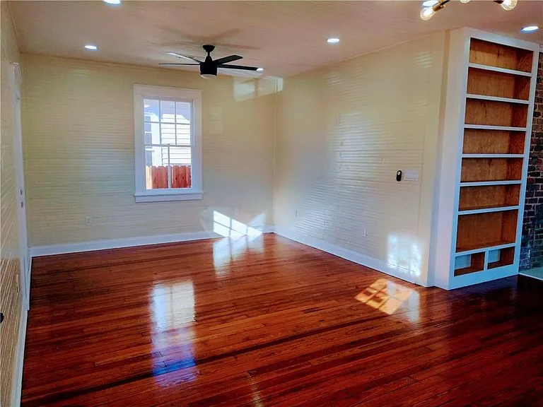 2717 Loyola Ave — Photo 2