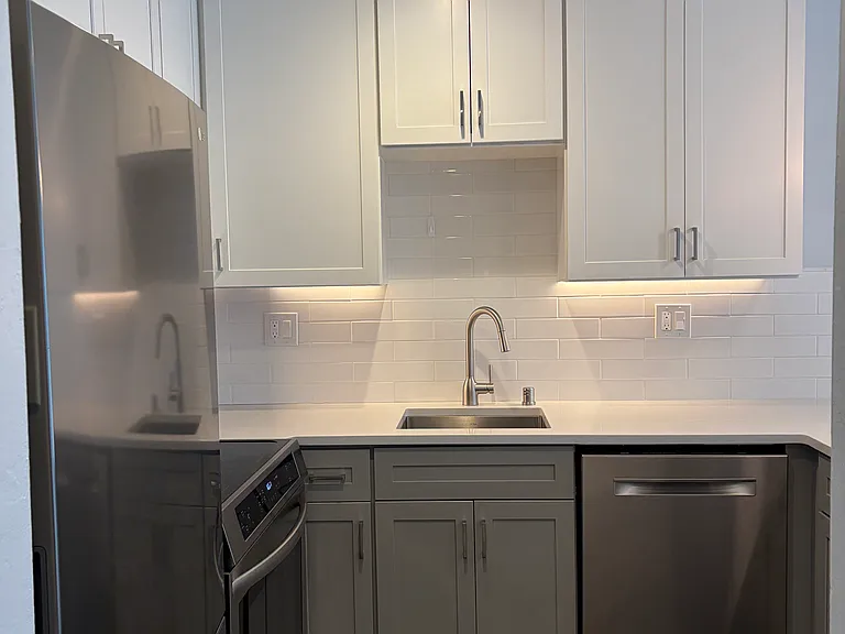 1817 California St #208 — Photo 5