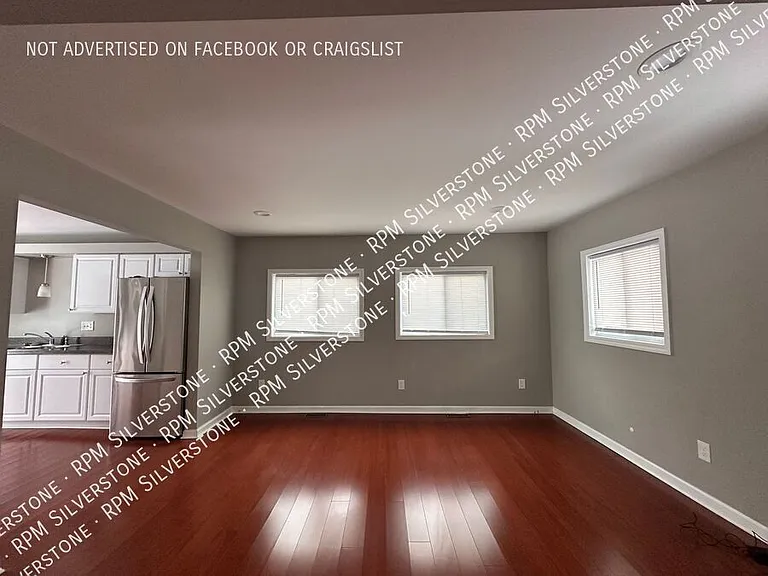 3113 Emmons Ave — Photo 8