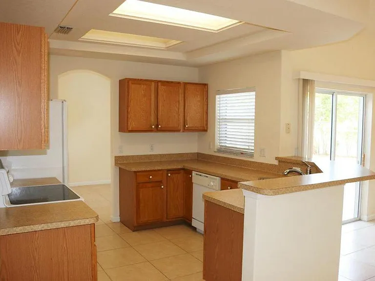 1225 SW Fountain Ave — Photo 12