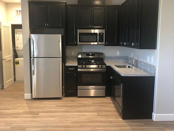 Kitchen with Brand new appliances