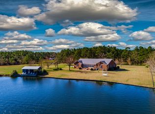 155 W Lakeshore Dr, Cochran, GA 31014