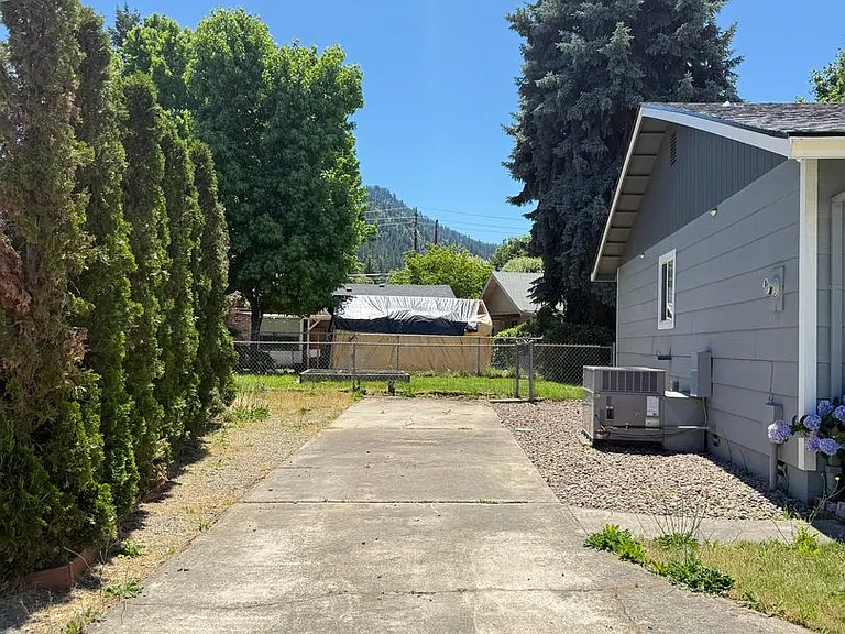 112 Hickory Dr — Photo 22