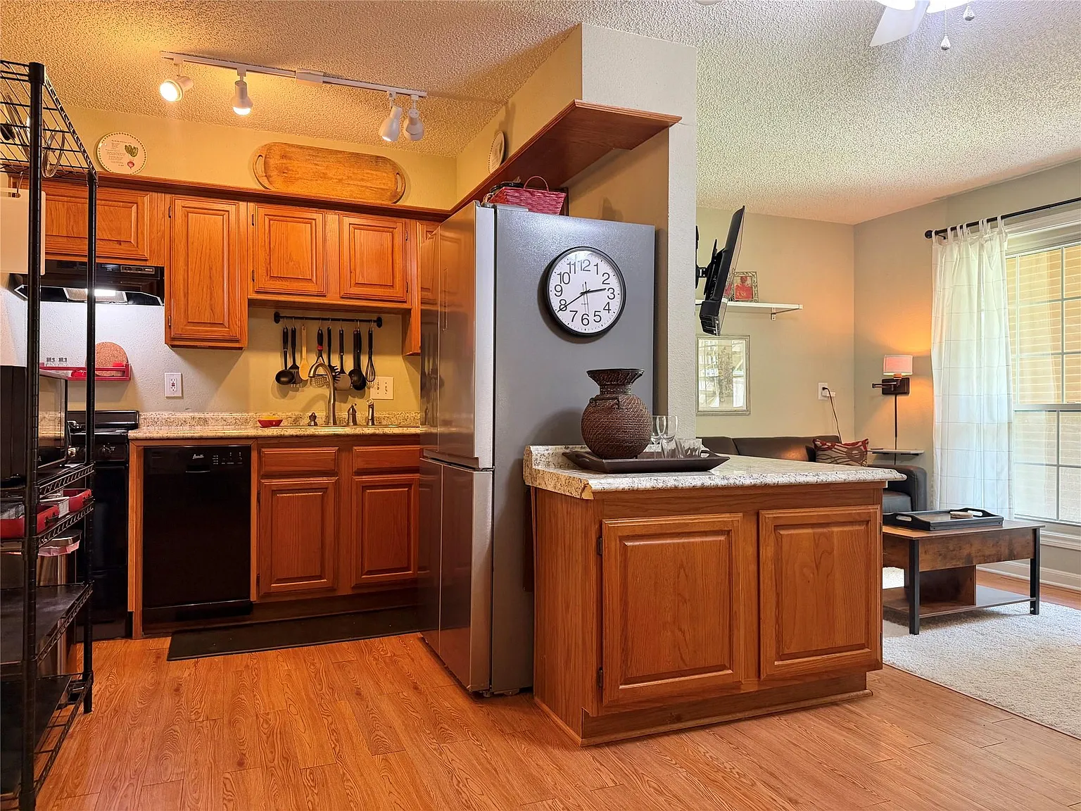 1 bed, 1.0 bath, 480 sqft, $1,200 — Photo 4