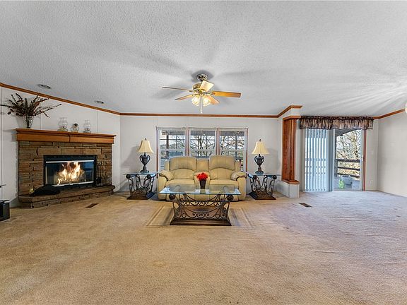 3rd image of 33 Skyview Ln