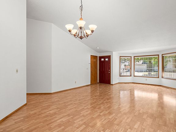 5th image of 725 SE 33rd St