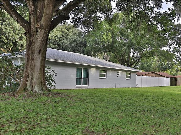 3rd image of 3913 Lake Joyce Dr