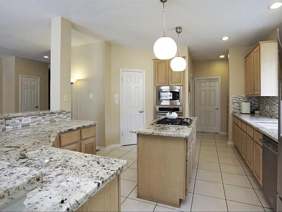 5th image of 1331 Crescent Parkway Ct