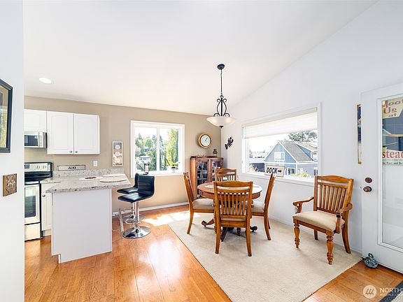 5th image of 2443 55th Avenue SW #2A