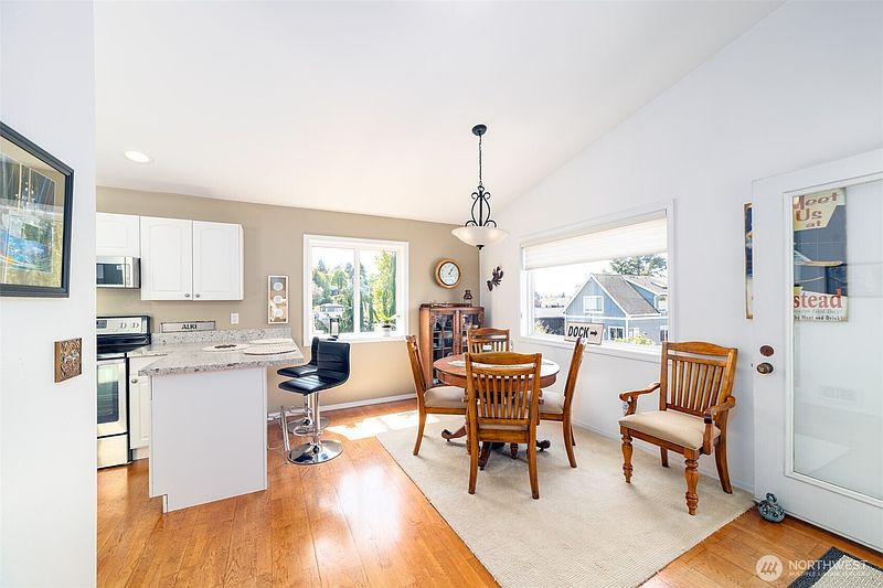 5th image of 2443 55th Avenue SW #2A