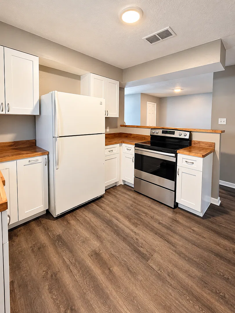 50% Off 1st Months Rent!! Renovated 2 Bedroom 2nd Floor Apartment In The Heart Of Conroe Tx — Photo 3