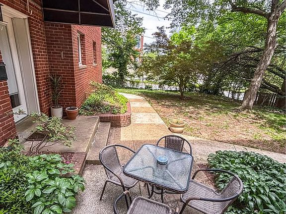 3rd image of 2123 19th St N APT 1