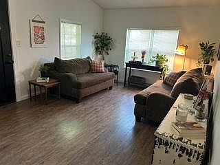 4th image of 317 Webb St