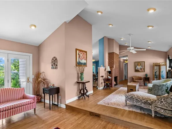 72 Highland Ave, Barrington, RI 02806