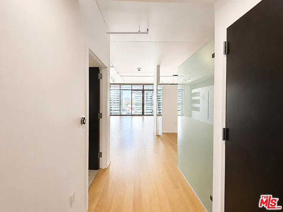 1 bed, 1.0 bath, 1030 sqft, $3,500 — Photo 4
