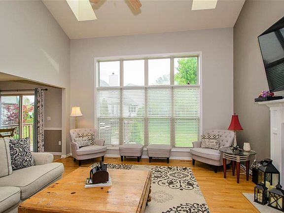 5th image of 766 Pembroke Dr