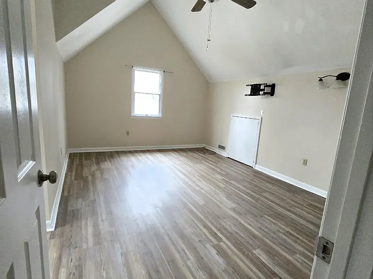 94 Nottingham Ln — Photo 13