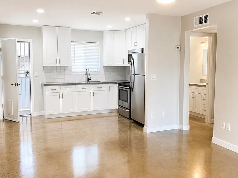 4135 N 27th St #1 — Photo 3
