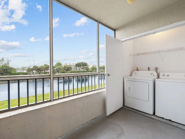 2861 N Oakland Forest Dr #202 — Photo 22