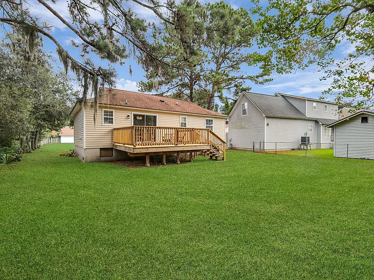 105 Crossover Ln — Photo 24