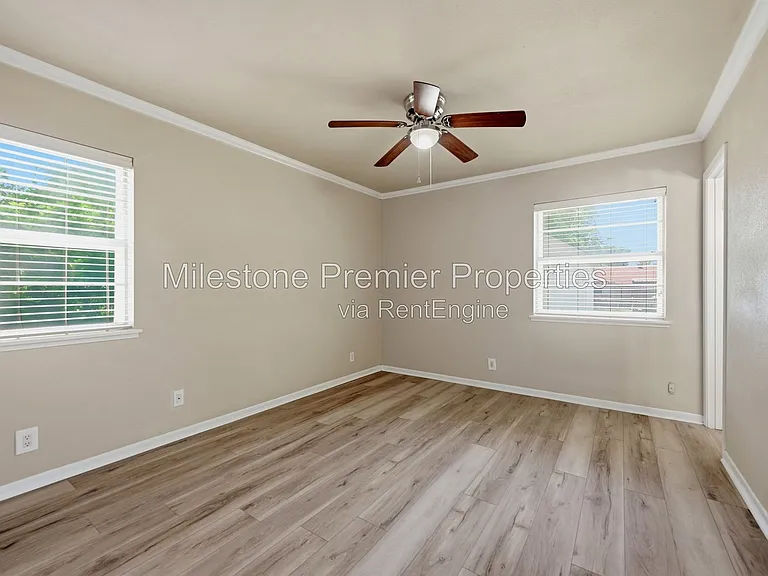 302 Iowa St — Photo 16