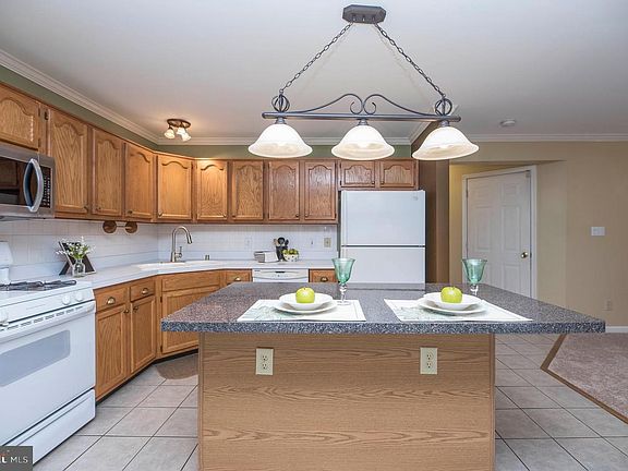 4th image of 21 Stoneridge Ct