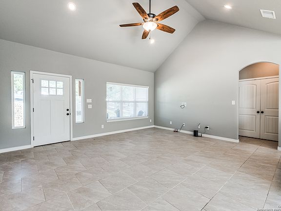 5th image of 1028 EASTVIEW DR