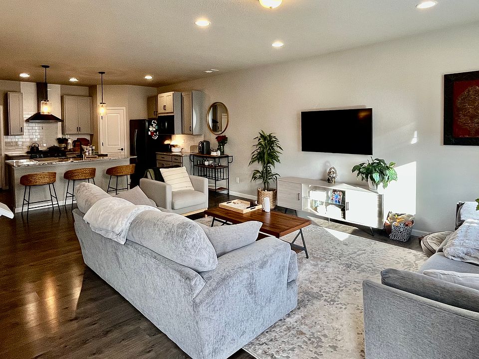 1st image of 726 Stonebridge Dr