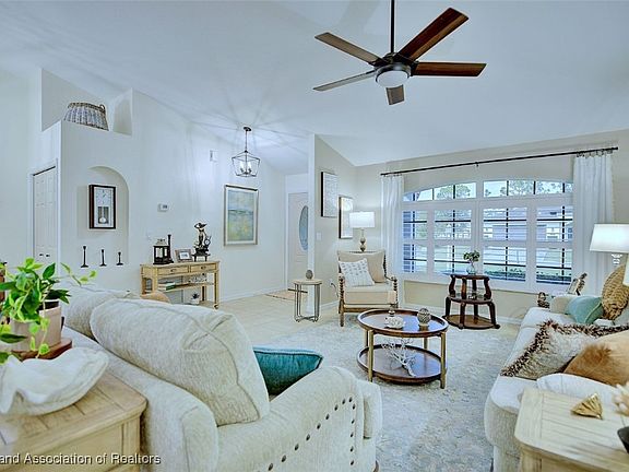 5th image of 611 Barcelona Dr