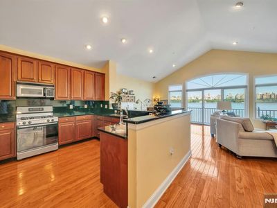 35 Lydia Dr UNIT D2, West New York, NJ, 07093