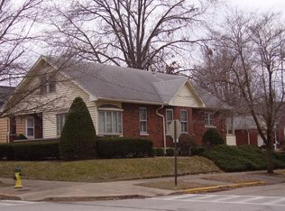 1035 N 20th St, Quincy, IL 62301