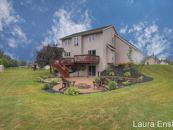 4th image of 1102 Sunrise Ln NW