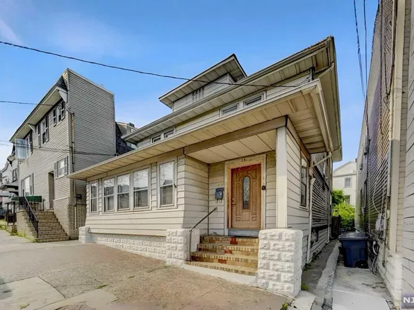 55 Tappan St, Kearny, NJ 07032