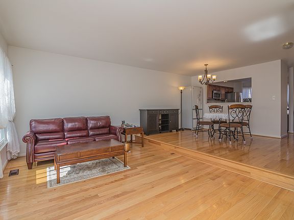 3rd image of 1375 Templeton Pl