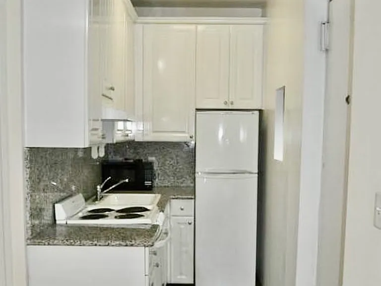 105 W 55th St #PHC — Photo 2