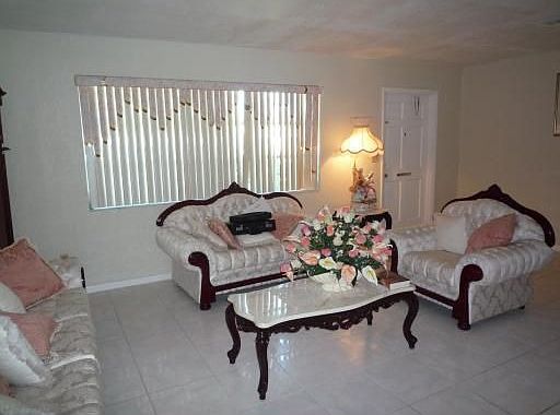 4th image of 220 Evergreen Dr