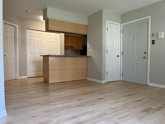 4th image of 1303 Wyndham Dr