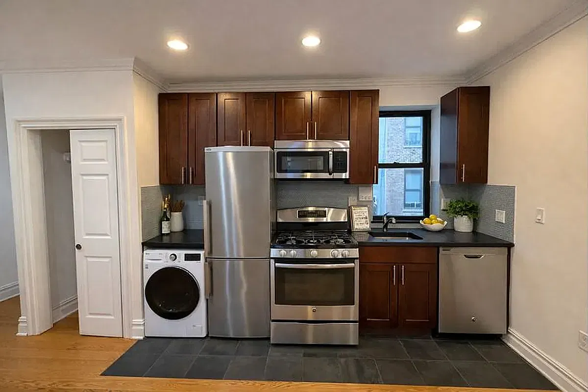 329 Lincoln Place — Photo 4