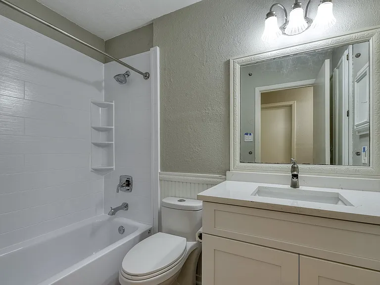3322 Castledale Dr — Photo 10