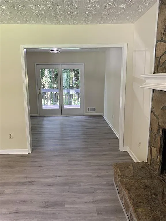 3 bed, 2.0 bath, 1408 sqft, $2,150 — Photo 4