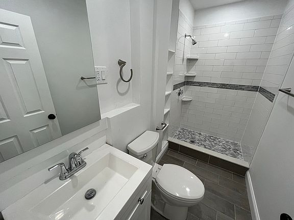 5th image of 110 Old Harbor St