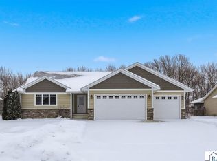 225 Pinehurst Dr, Mankato, MN 56001