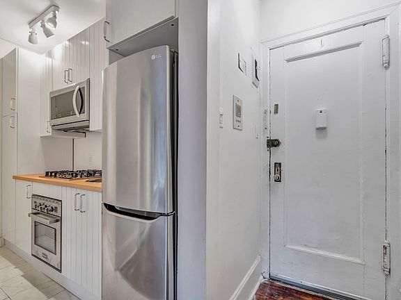 5th image of 104 Bedford St APT 1B