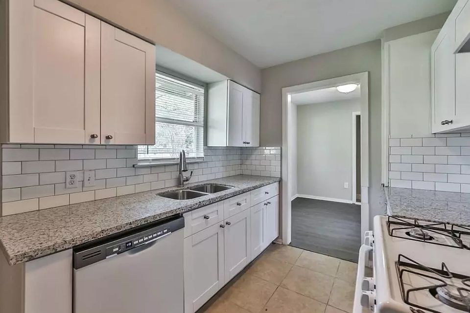 2nd image of 5719 Glenhurst Dr #1