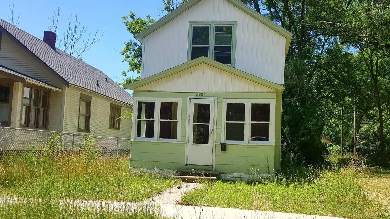 2927 6th St photo 1