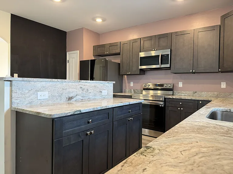 302 E Franck St — Photo 10