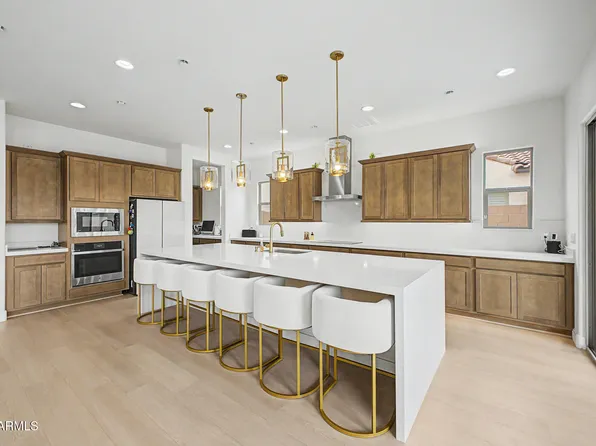 5844 W Mauna Loa Ln, Glendale, AZ 85306
